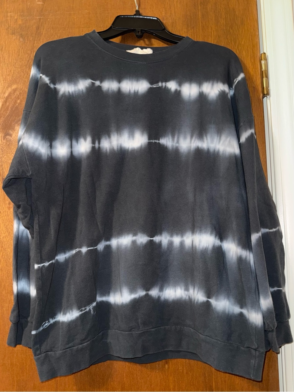 Black Tie-Dye Crewneck Sweatshirt - Women's Casual Long Sleeve